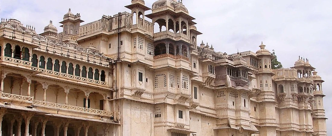 Chasing Sunsets in Udaipur: Palaces, Lakes, and Quiet Corners