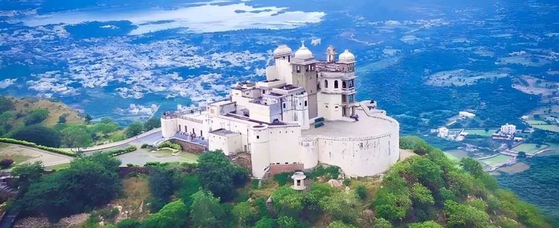 Chasing Sunsets in Udaipur: Palaces, Lakes, and Quiet Corners