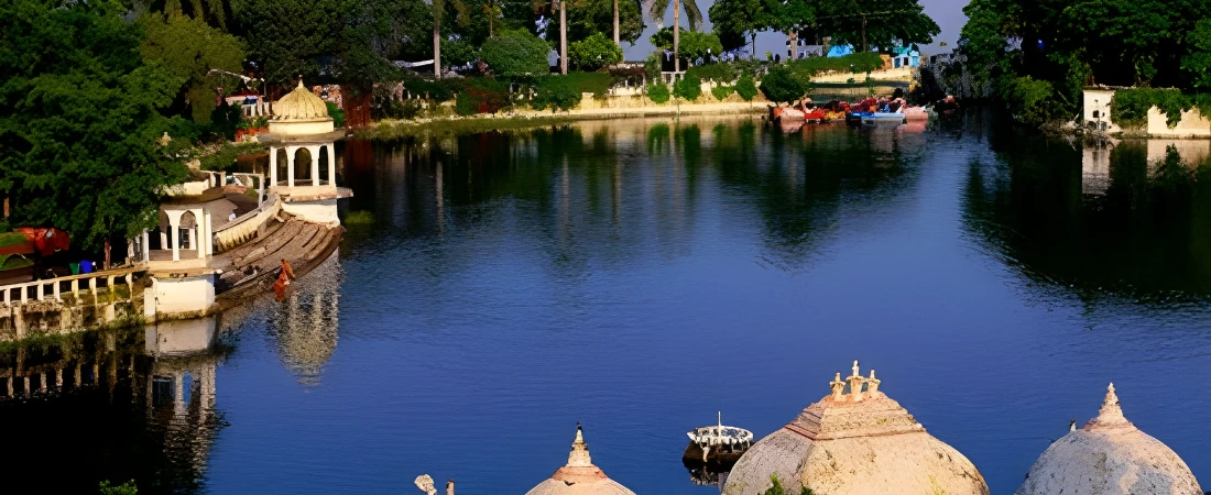 Chasing Sunsets in Udaipur: Palaces, Lakes, and Quiet Corners