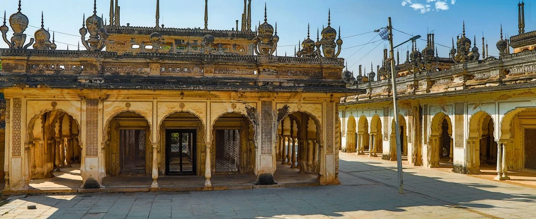 Hidden Gems of Hyderabad: Biryani, Bazaars, and History